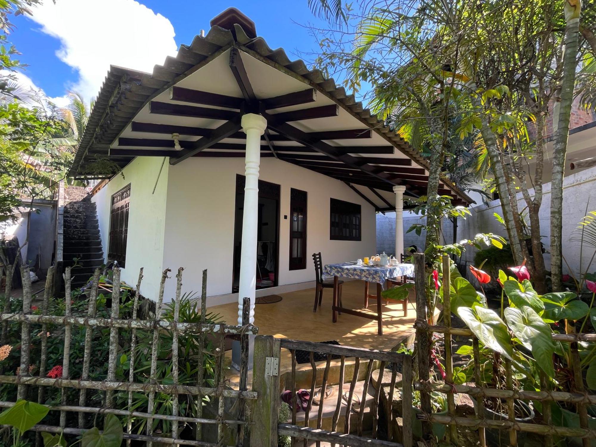 Sun & Tree Homestay Mirissa Exterior foto