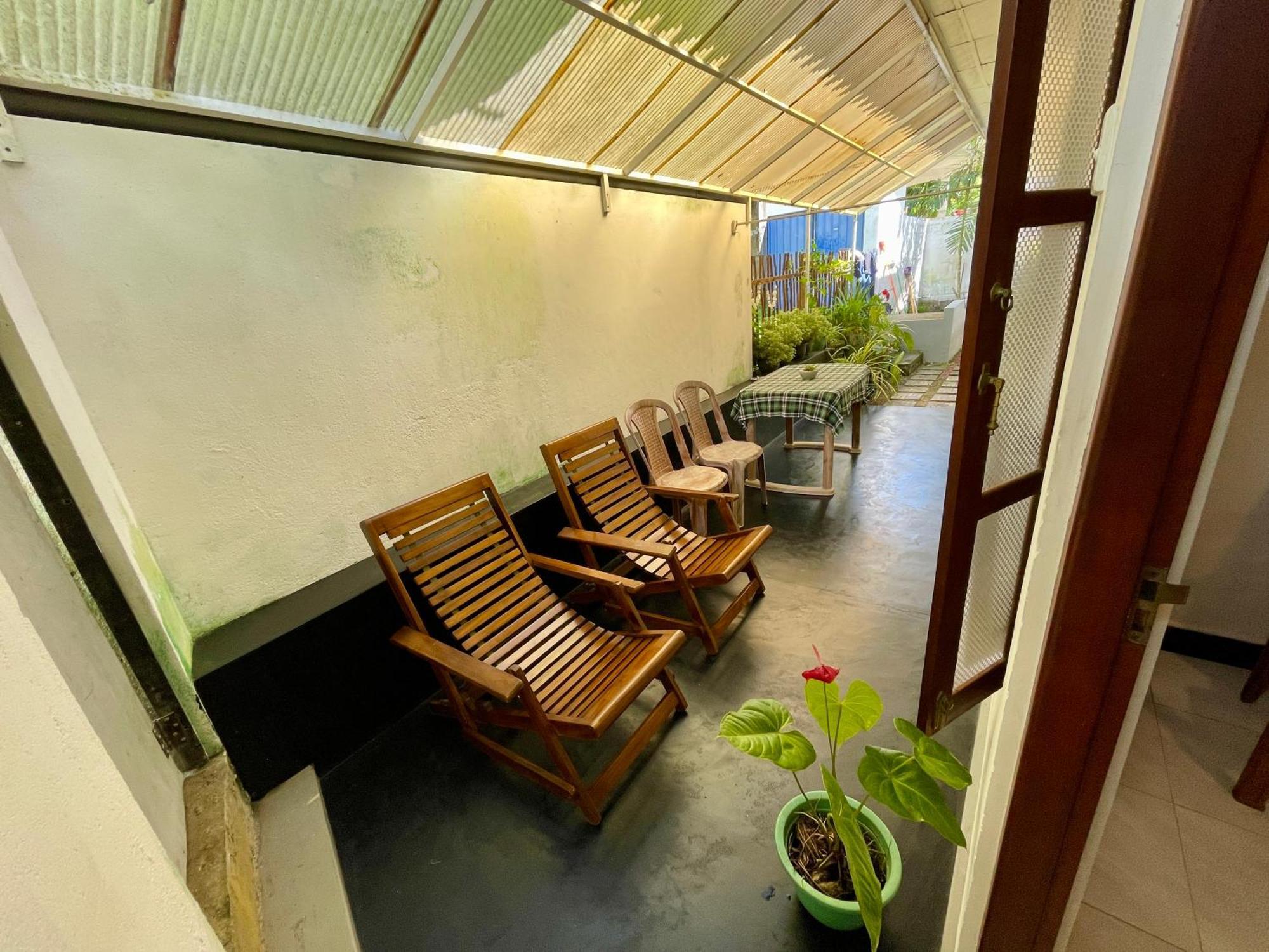 Sun & Tree Homestay Mirissa Exterior foto