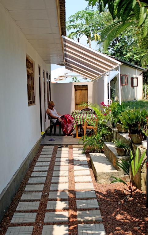 Sun & Tree Homestay Mirissa Zimmer foto